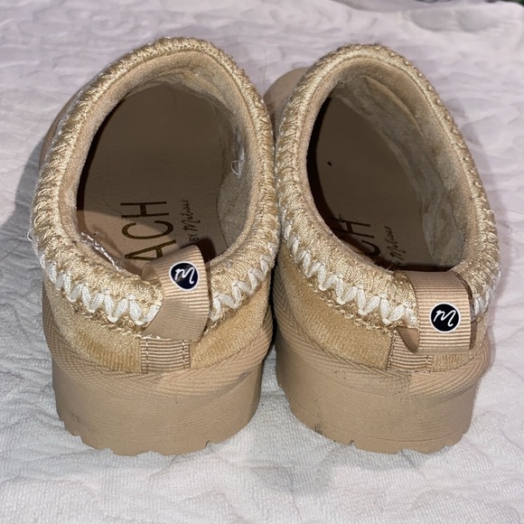 Beach loafer clogs, sand color. Size 7. Like new. - Picture 3 of 7